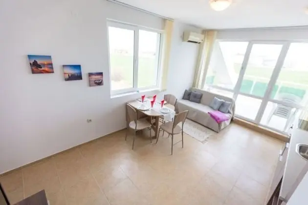 Sea View 1 Bed Apartment With Stunning Ocean Views