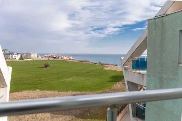 Sea View 1 Bed Apartment With Stunning Ocean Views