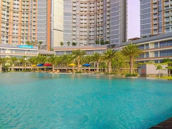 Sea View 1BR at Gold Coast Apartment near PIK - Havuz
