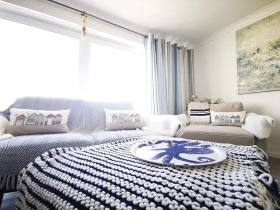 Sea View 3 Bedroom Seaside Property - İç Mekan
