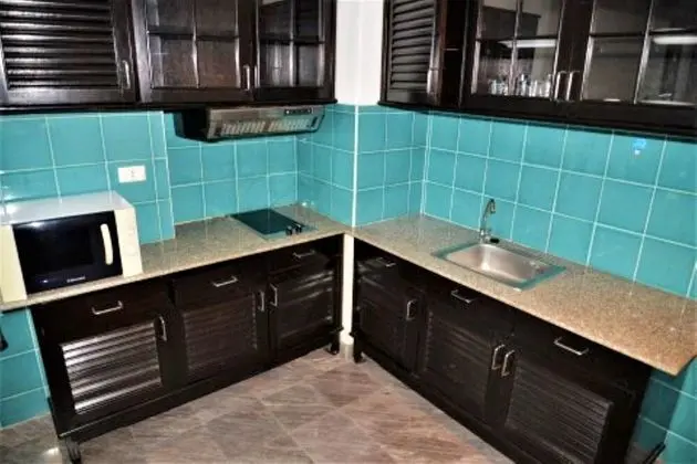 Sea View 4th Floor 1 bed Condo at View Talay 2 - Mutfak