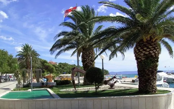 Sea View Apartment for 24 People - Family - Dış Mekan