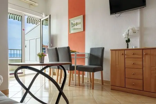 Sea View Apartment for 24 People - Family - Yerinde Yemek