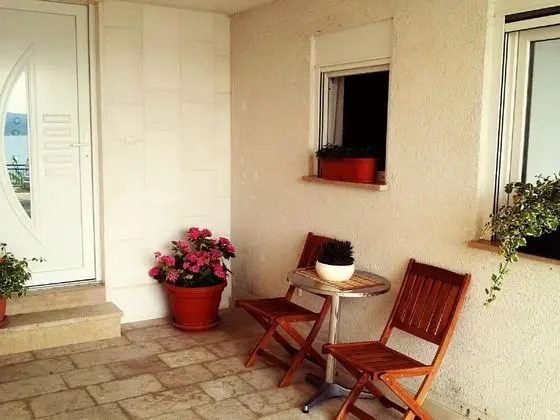 Sea View Apartment With a Shared Pool - Lobi