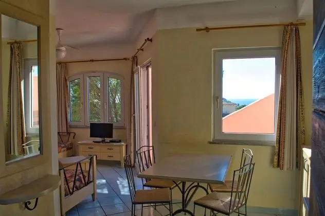 Sea View Apartment In Beautiful Sardinia - 7 Mins Walk to Beach - İç Mekan