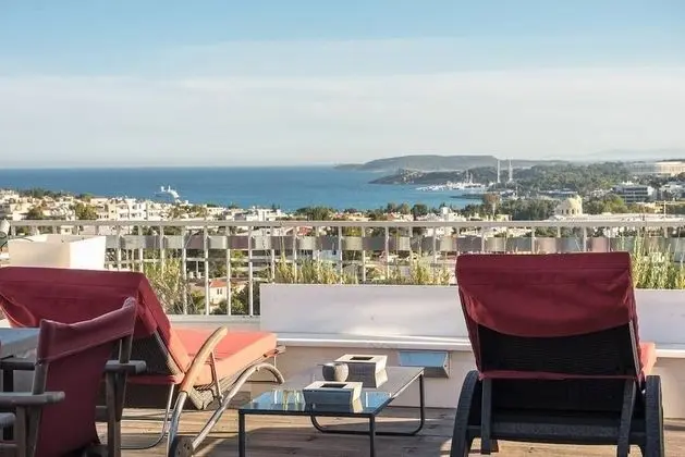 Sea View Apartment with Hot Tub & Sauna