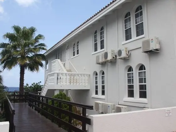 Sea-view Apartment in Mambo Beach Near Seaaquarium