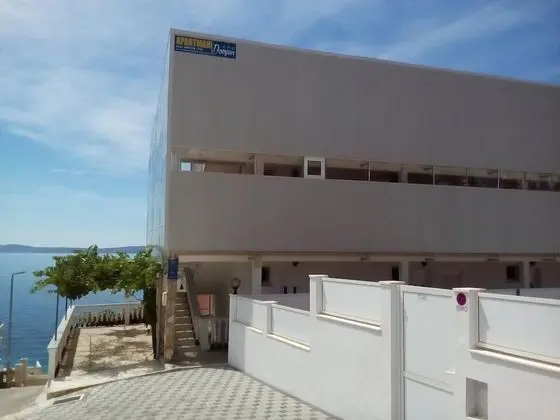 Sea View Apartment in Okrug Gornji near Trogir Center