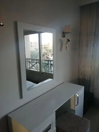 Sea view apartment with private beach - İç Mekan