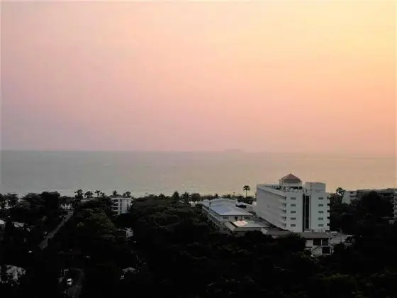 Sea View Apartment Rimhad Condominium Pattaya