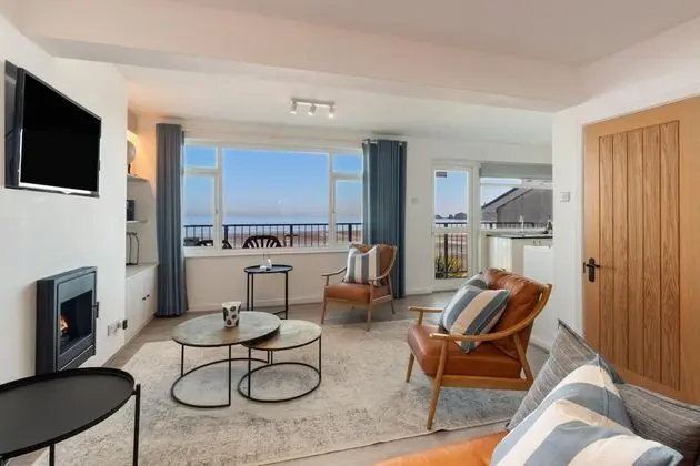 Sea View Apartment - Sea Front Apartment With Views
