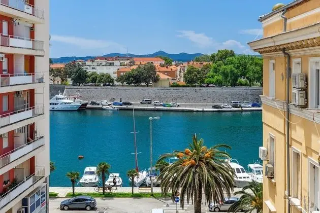 Sea View Apartment Zara Bruna