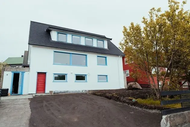 Sea View Apt - Central - Free Parking