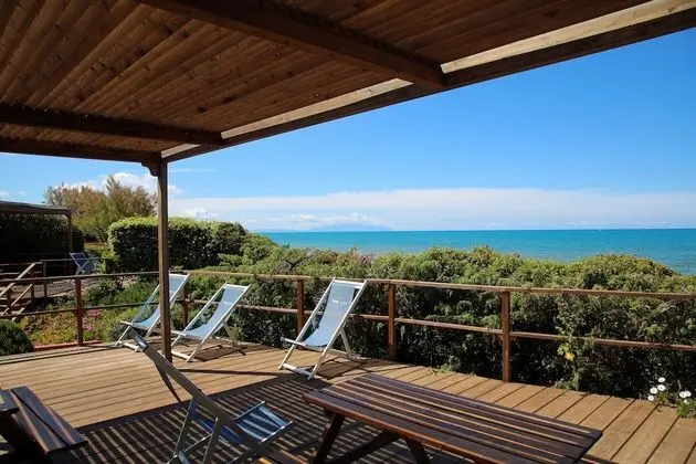 Sea view and ground floor Apartments le Dune