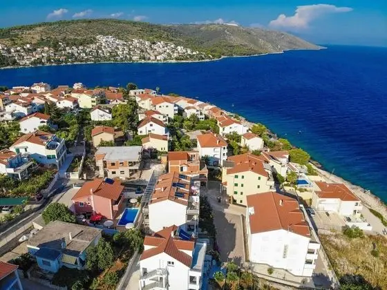 Sea View Holiday Home in Okrug Gornji near Bocici Beach