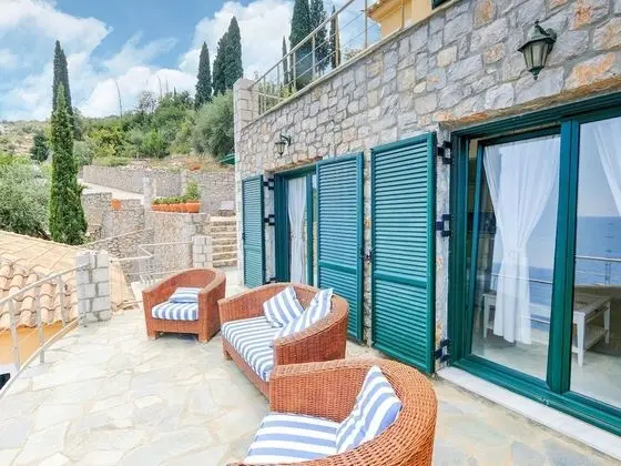 Sea-view Villa in Pera Melana With Terrace & Garden