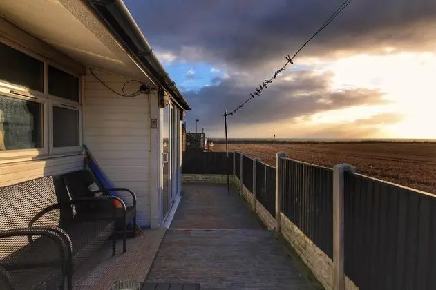 Sea View Retreat - Free Wifi