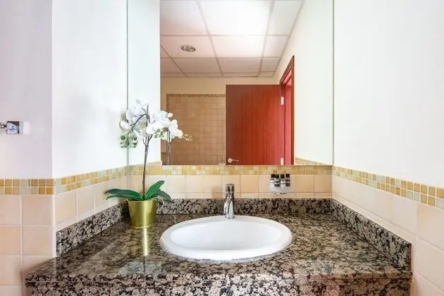 Sea View! Spacious 2BR in JBR + Pool & gym - İç Mekan