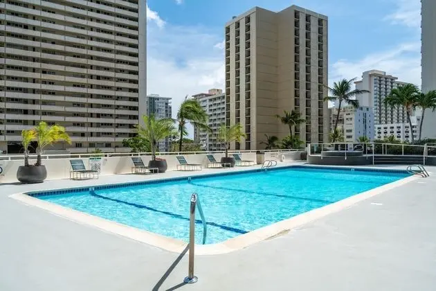 Sea Views at the Waikiki Banyan - Free Parking! - Havuz