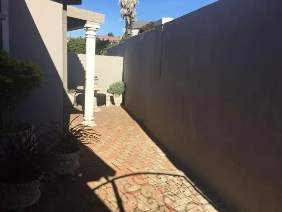 Sea Whisper Guest House & Self Catering