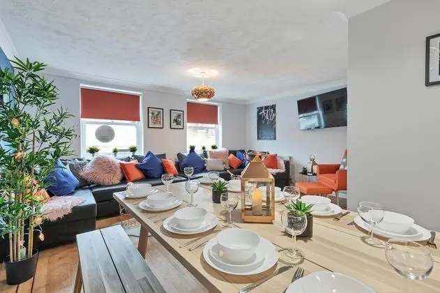 Seabright Townhouse with 1 car parking