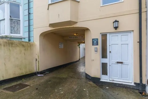 Seabright Townhouse with 1 car parking - Dış Mekan