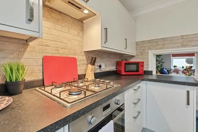 Seabright Townhouse with 1 car parking - Mutfak