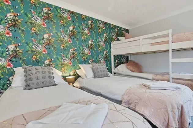 Seabright Townhouse with 1 car parking - Oda