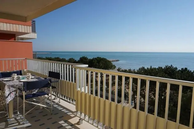 Seafront Apartment - 5th Floor With Lift