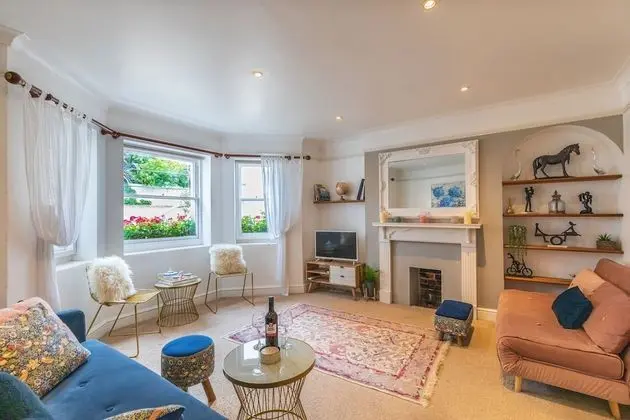 Seafront Apartment Private Garden & Free Parking