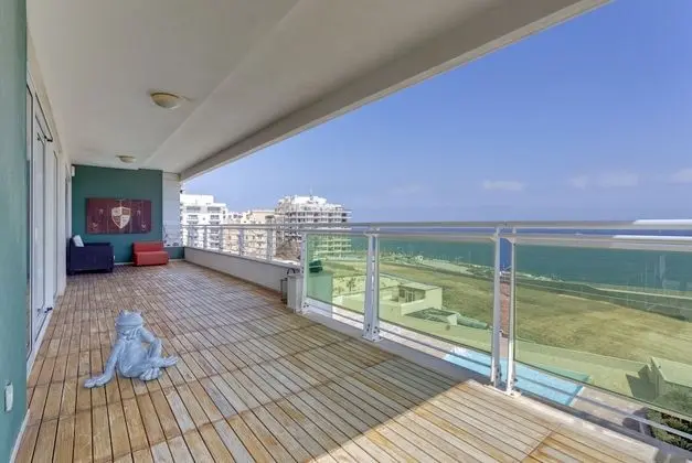 Seafront Apartment in Sliema With Pool, Upmarket Complex