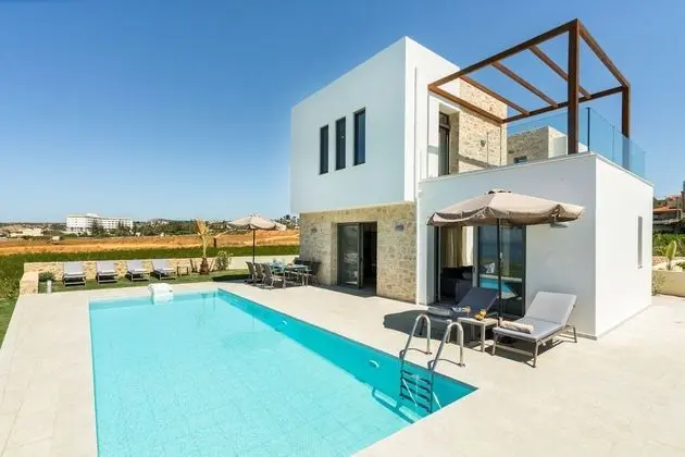 Seafront Brand new Modern Villa With Amazing Views of the Ocean and Close to Amenities - Oda