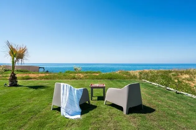 Seafront Brand new Modern Villa With Amazing Views of the Ocean and Close to Amenities - Oda