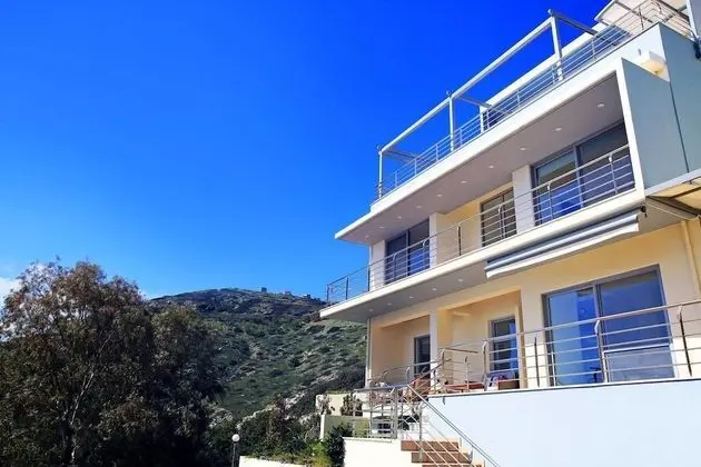 Seafront home 4' walk to private beach - Dış Mekan