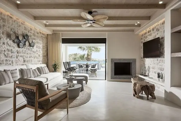 Seafront Idyllic Villa With Private Heated Pool and Outdoor Jacuzzi Steps Away From the Beach - Oda