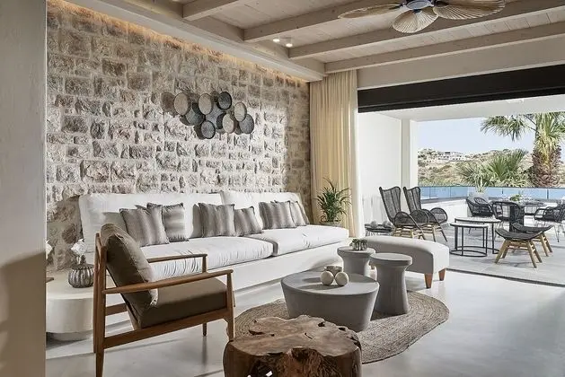 Seafront Idyllic Villa With Private Heated Pool and Outdoor Jacuzzi Steps Away From the Beach - Oda