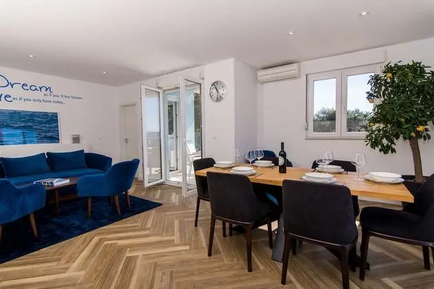 Seafront Luxury Apartments Fun - İç Mekan
