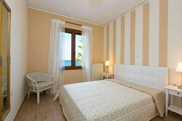 Seafront Villa With Private Beach Best for big Groups and Events - Oda