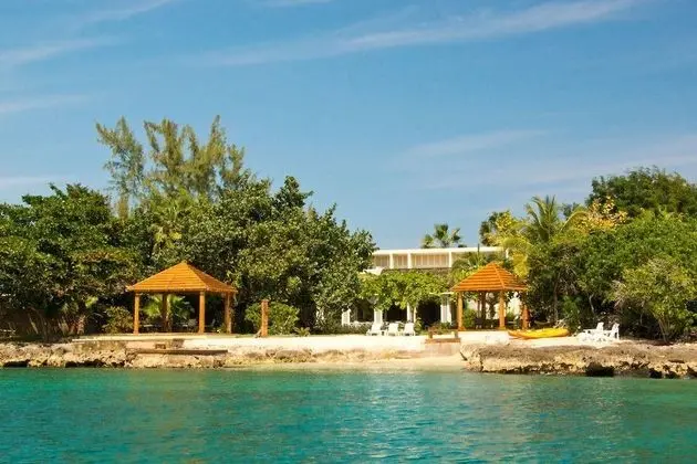 Seagrapes 5br by Jamaican Treasures