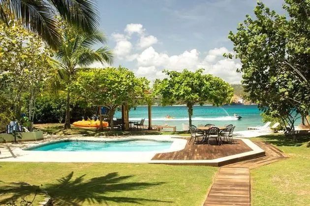 Seagrapes 5br by Jamaican Treasures - Havuz