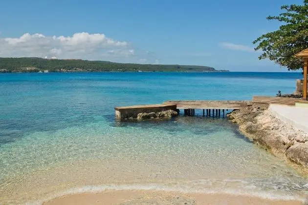 Seagrapes 5br by Jamaican Treasures - Plaj