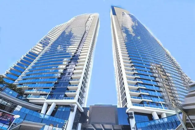 Sealuxe Central Surfer Paradise Spacious Deluxe Ocean View King Spa Apartment