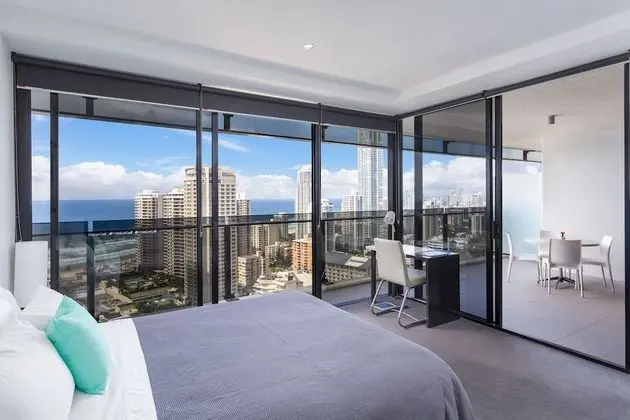 Sealuxe Central Surfer Paradise Spacious Deluxe Ocean View King Spa Apartment - Oda