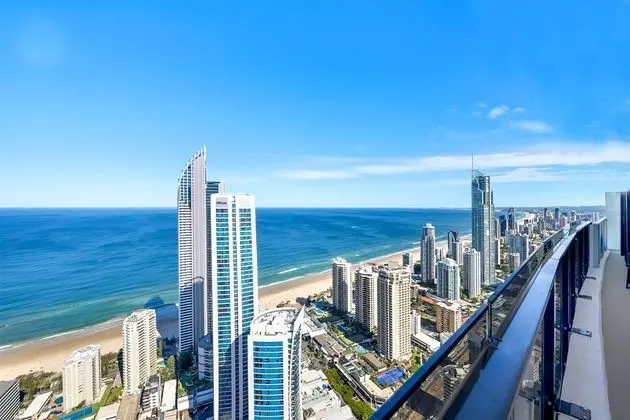 Sealuxe Central Surfer Paradise Spacious Deluxe Ocean View King Spa Apartment - Öne Çıkan Resim