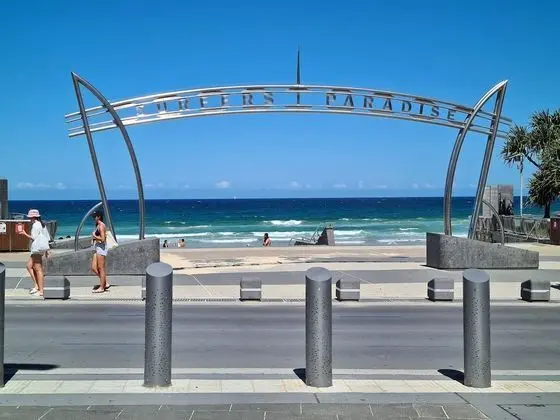 Sealuxe Central Surfer Paradise Spacious Deluxe Ocean View King Spa Apartment - Plaj