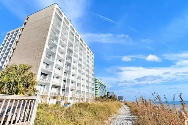 SeaMist Driftwood Vacation Studio with Largest Onsite Water Park