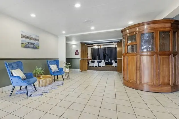 Seaport Inn and Suites - Lobi