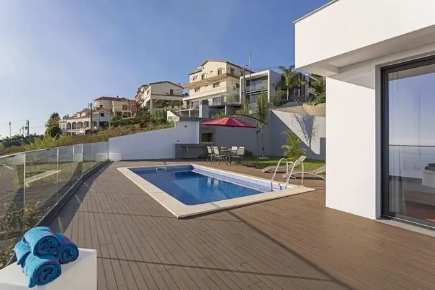 Searenity Vacations Home I by An Island Apart