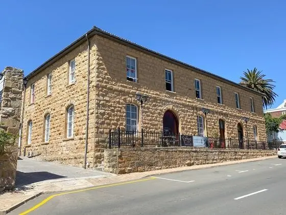 Searle's Manor - Apt 13