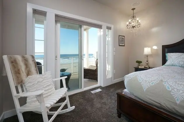 Seascape by Avantstay Beach Front Home w/ Multiple Balconies & Ocean Views - İç Mekan